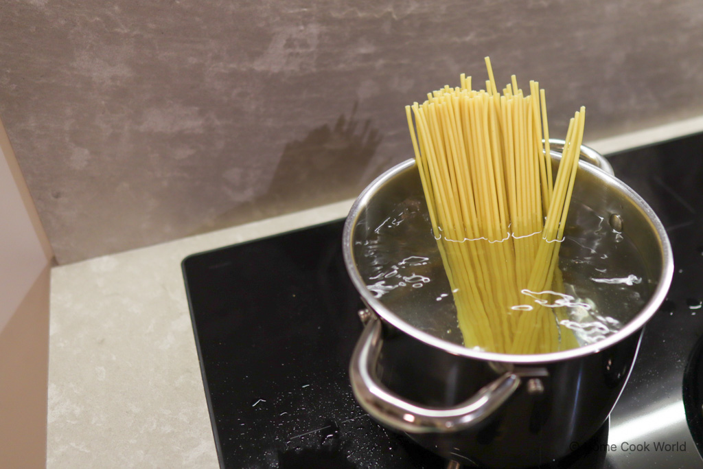 Does Salt Keep Pasta Noodles From Sticking Together?