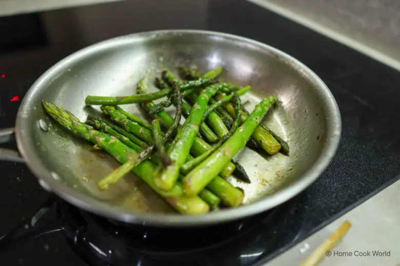 Pan-frying (sautéing) asparagus