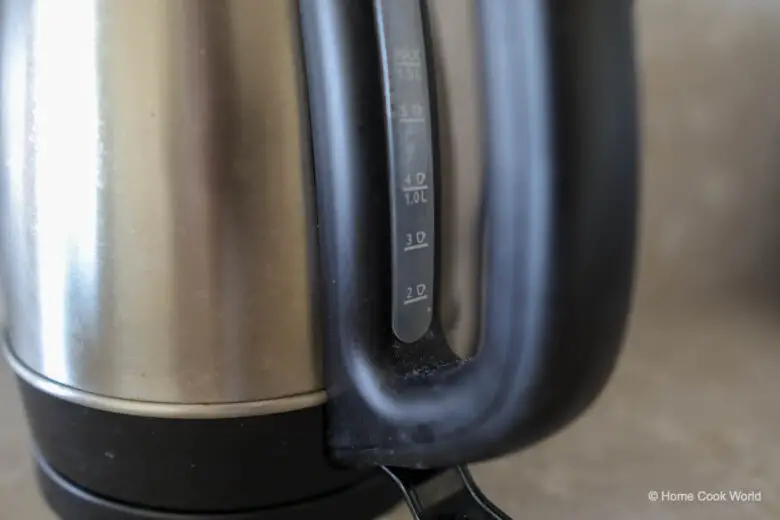 Photo of a Philips electric kettle.