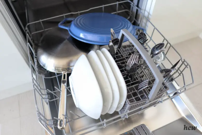 Washing the Misen Dutch oven's grill lid in the dishwasher